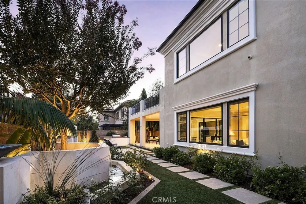 106 Heather Mist Irvine, CA 92618