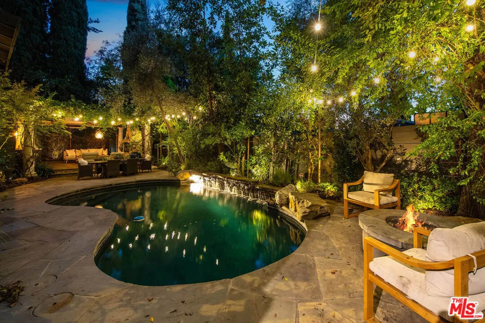 14633 Valley Vista Boulevard Los Angeles, CA 91403