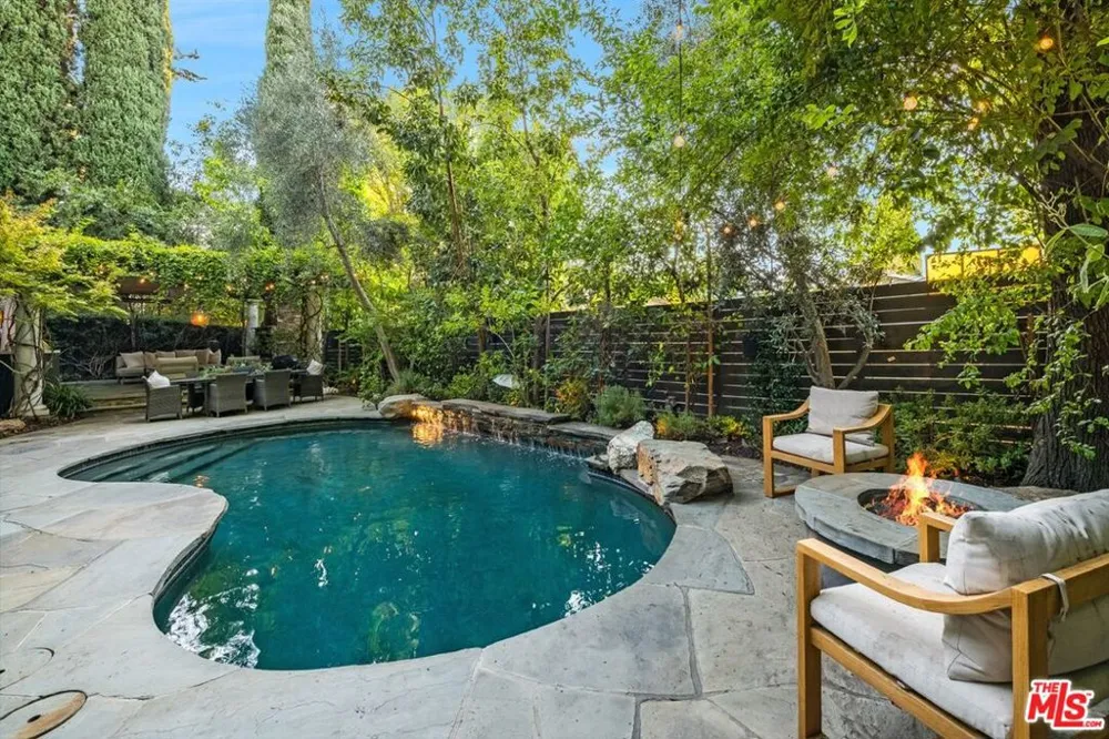 14633 Valley Vista Boulevard Los Angeles, CA 91403