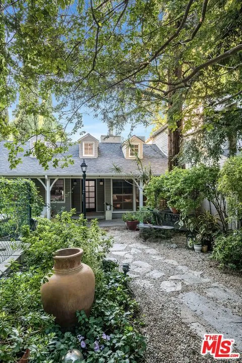 14633 Valley Vista Boulevard Los Angeles, CA 91403