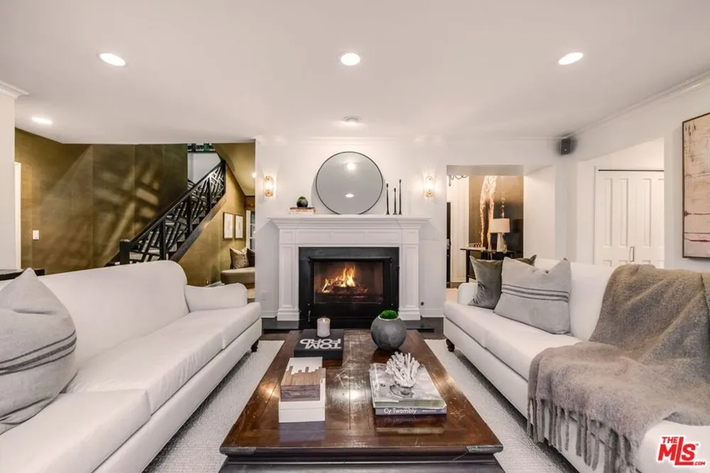 14633 Valley Vista Boulevard Los Angeles, CA 91403