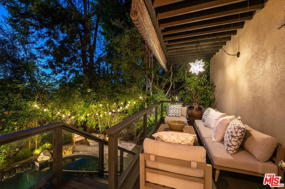 14633 Valley Vista Boulevard Los Angeles, CA 91403