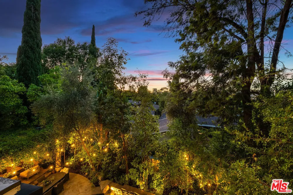 14633 Valley Vista Boulevard Los Angeles, CA 91403