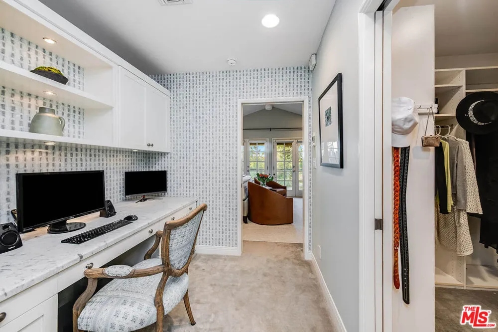 14633 Valley Vista Boulevard Los Angeles, CA 91403
