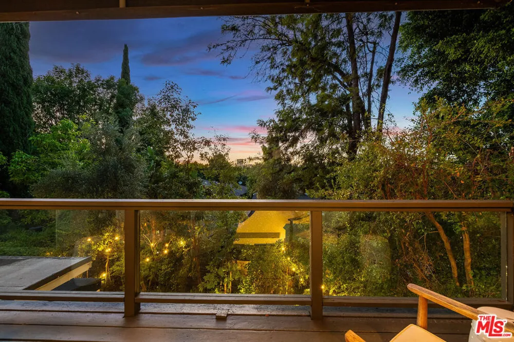 14633 Valley Vista Boulevard Los Angeles, CA 91403