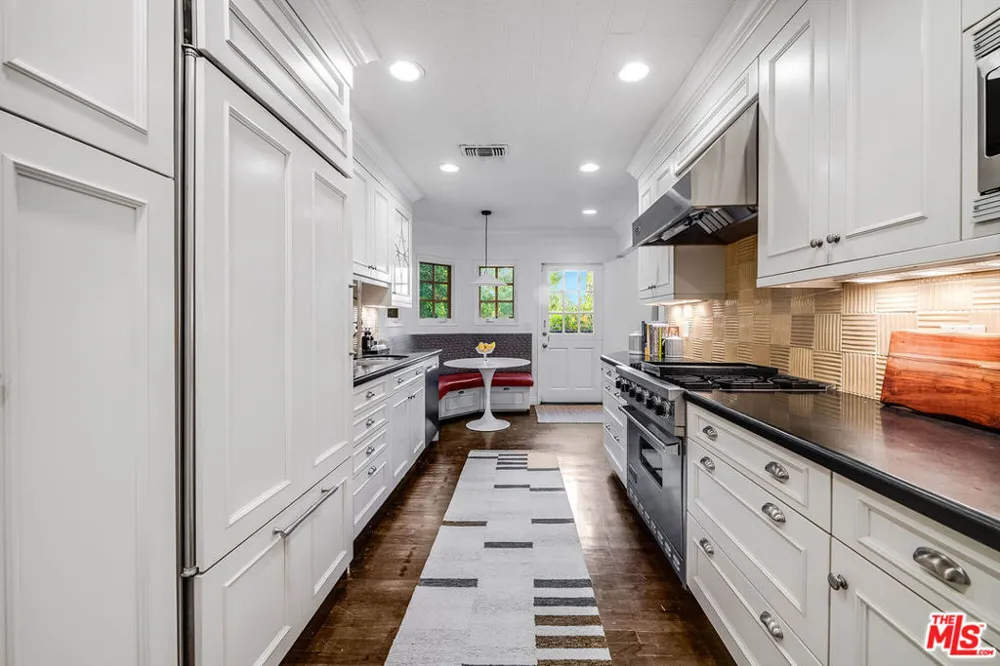 14633 Valley Vista Boulevard Los Angeles, CA 91403