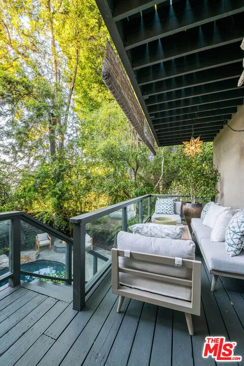 14633 Valley Vista Boulevard Los Angeles, CA 91403