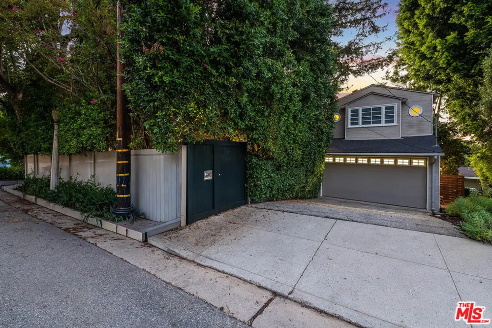 14633 Valley Vista Boulevard Los Angeles, CA 91403