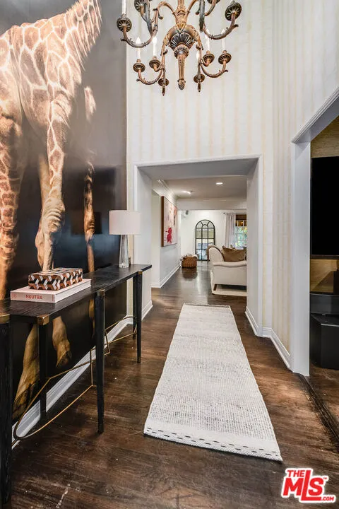 14633 Valley Vista Boulevard Los Angeles, CA 91403