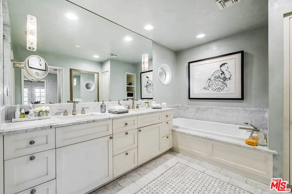 14633 Valley Vista Boulevard Los Angeles, CA 91403