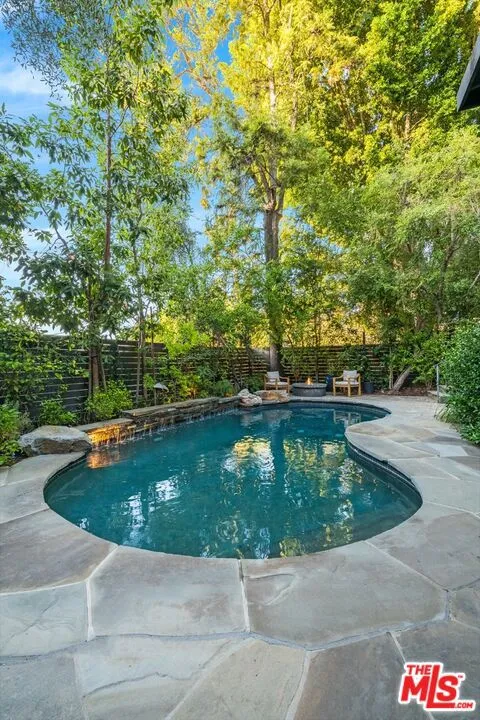 14633 Valley Vista Boulevard Los Angeles, CA 91403