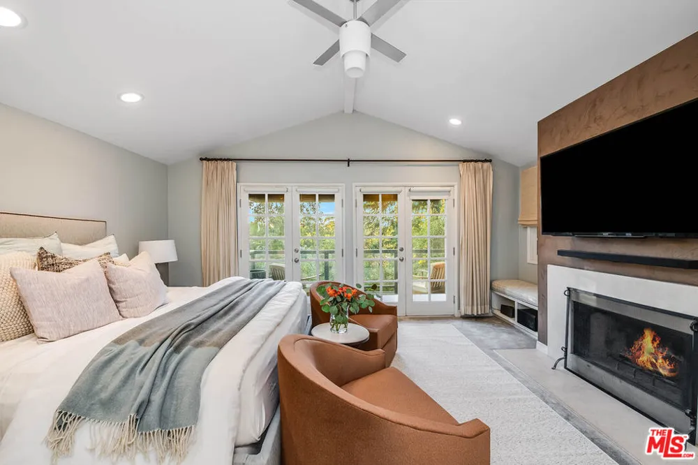 14633 Valley Vista Boulevard Los Angeles, CA 91403