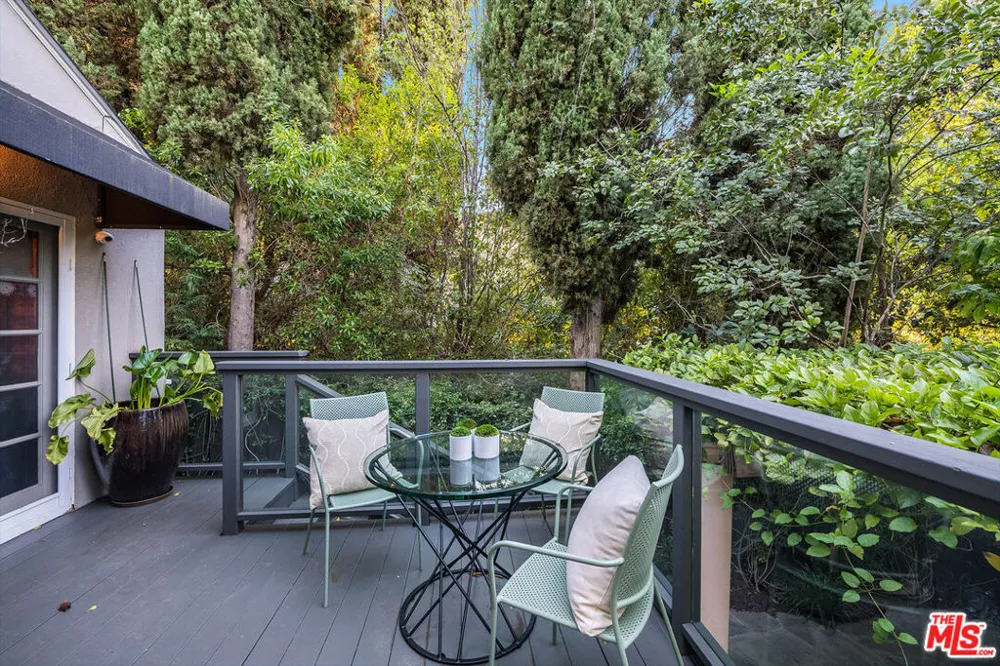 14633 Valley Vista Boulevard Los Angeles, CA 91403