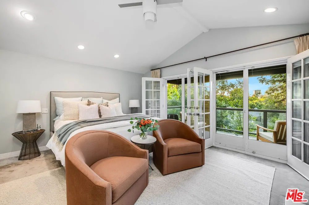 14633 Valley Vista Boulevard Los Angeles, CA 91403