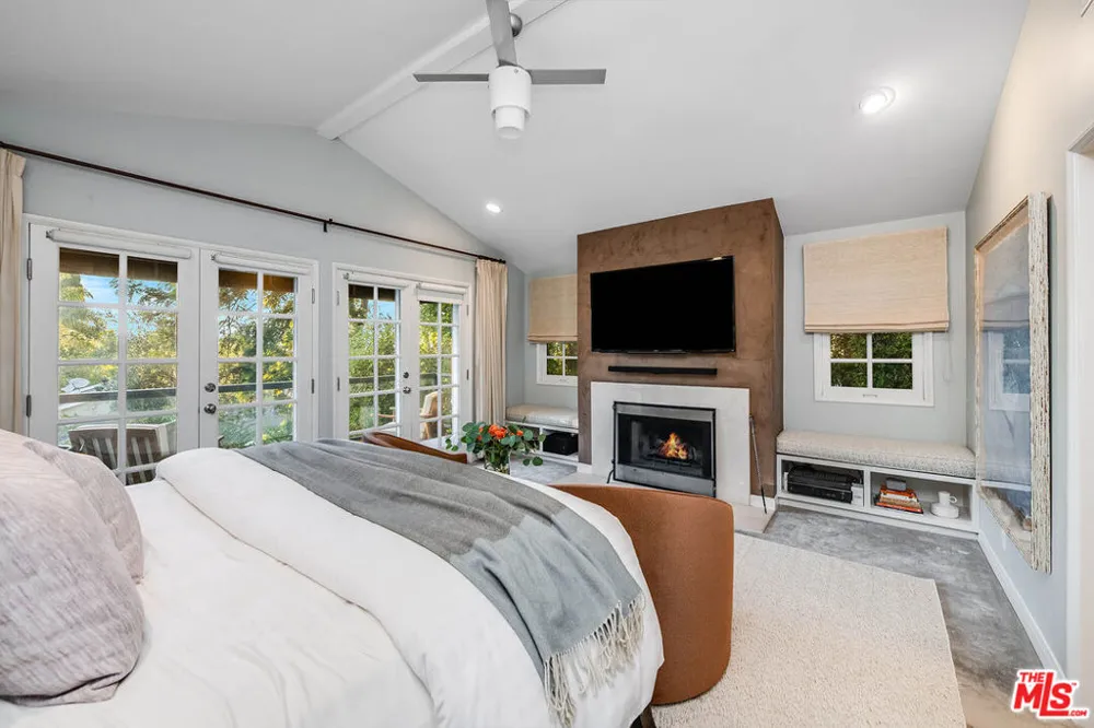 14633 Valley Vista Boulevard Los Angeles, CA 91403