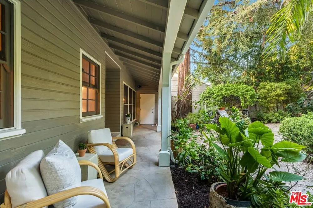 14633 Valley Vista Boulevard Los Angeles, CA 91403