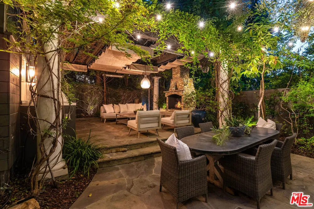 14633 Valley Vista Boulevard Los Angeles, CA 91403