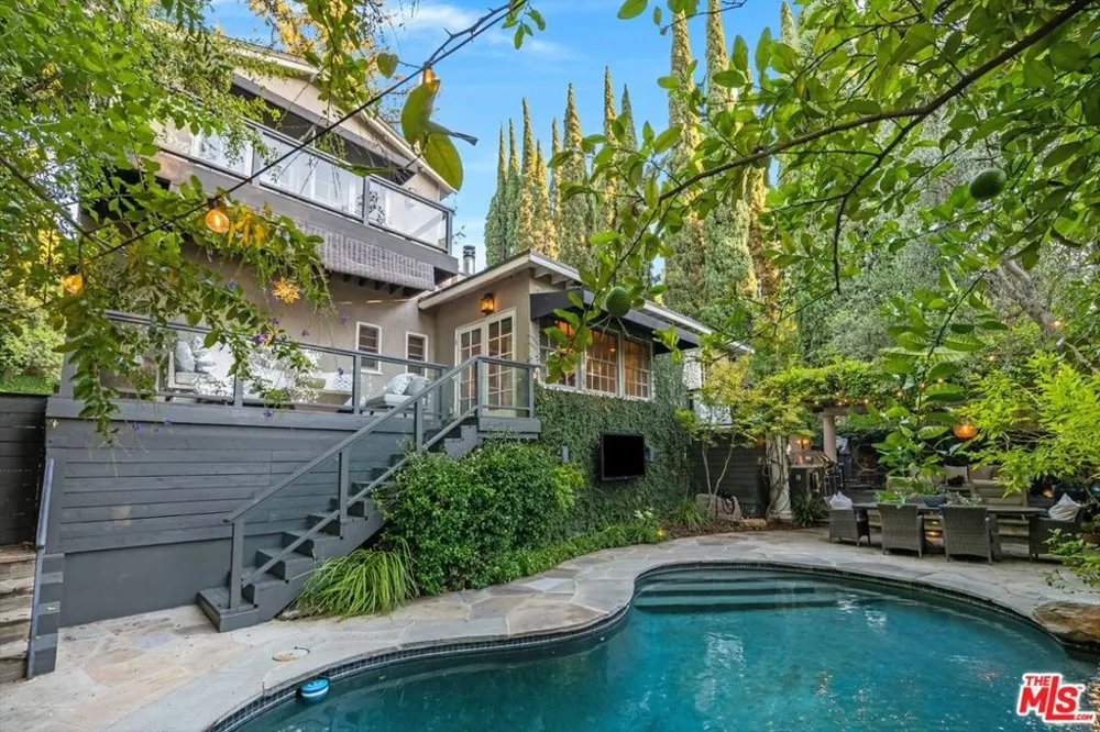 14633 Valley Vista Boulevard Los Angeles, CA 91403
