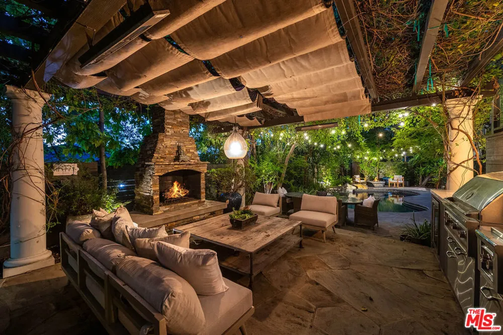 14633 Valley Vista Boulevard Los Angeles, CA 91403