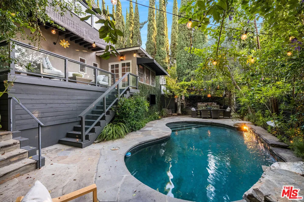 14633 Valley Vista Boulevard Los Angeles, CA 91403