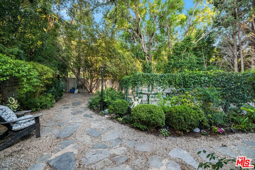 14633 Valley Vista Boulevard Los Angeles, CA 91403