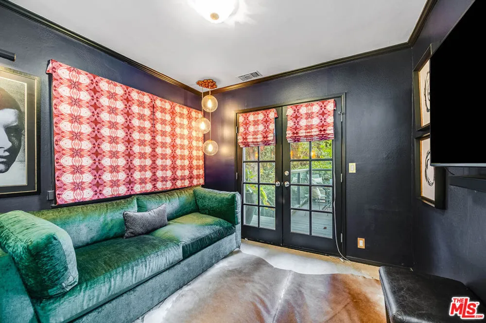 14633 Valley Vista Boulevard Los Angeles, CA 91403