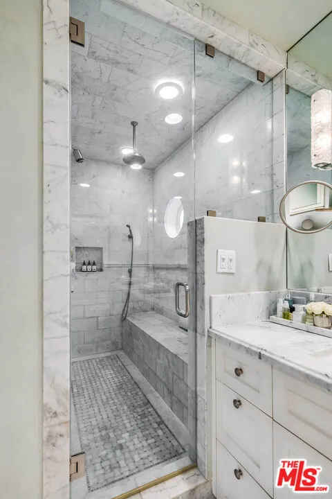 14633 Valley Vista Boulevard Los Angeles, CA 91403