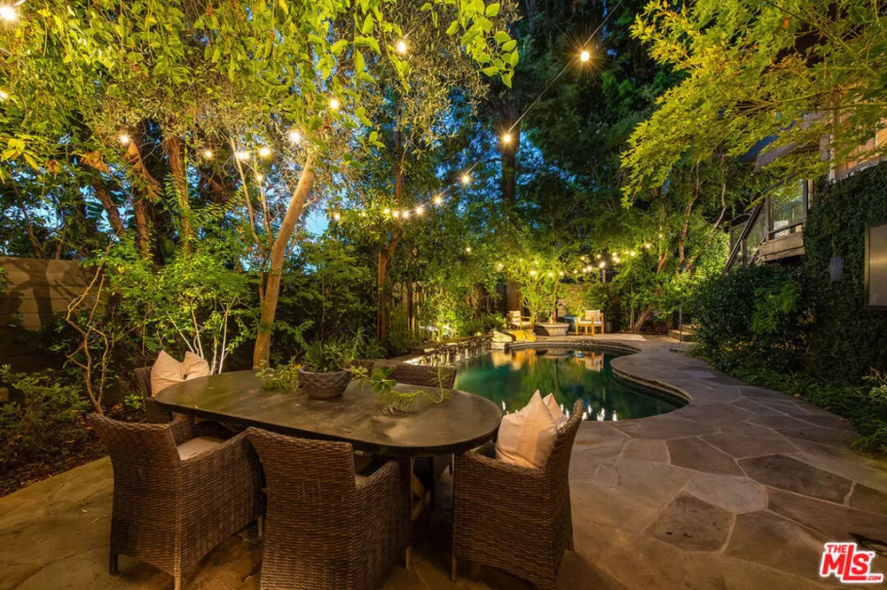 14633 Valley Vista Boulevard Los Angeles, CA 91403