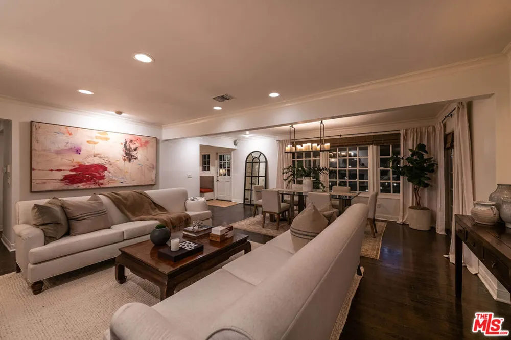 14633 Valley Vista Boulevard Los Angeles, CA 91403