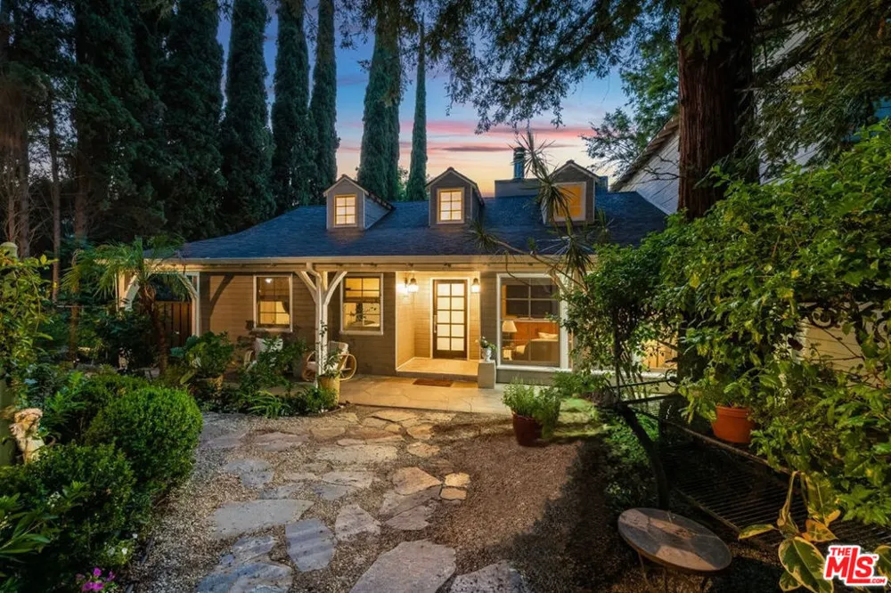 14633 Valley Vista Boulevard Los Angeles, CA 91403