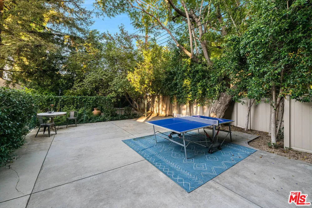 14633 Valley Vista Boulevard Los Angeles, CA 91403