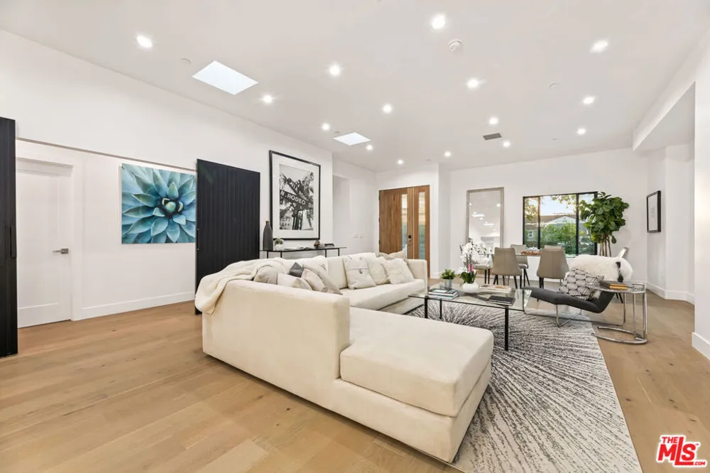 1170 S Lucerne Boulevard Los Angeles, CA 90019