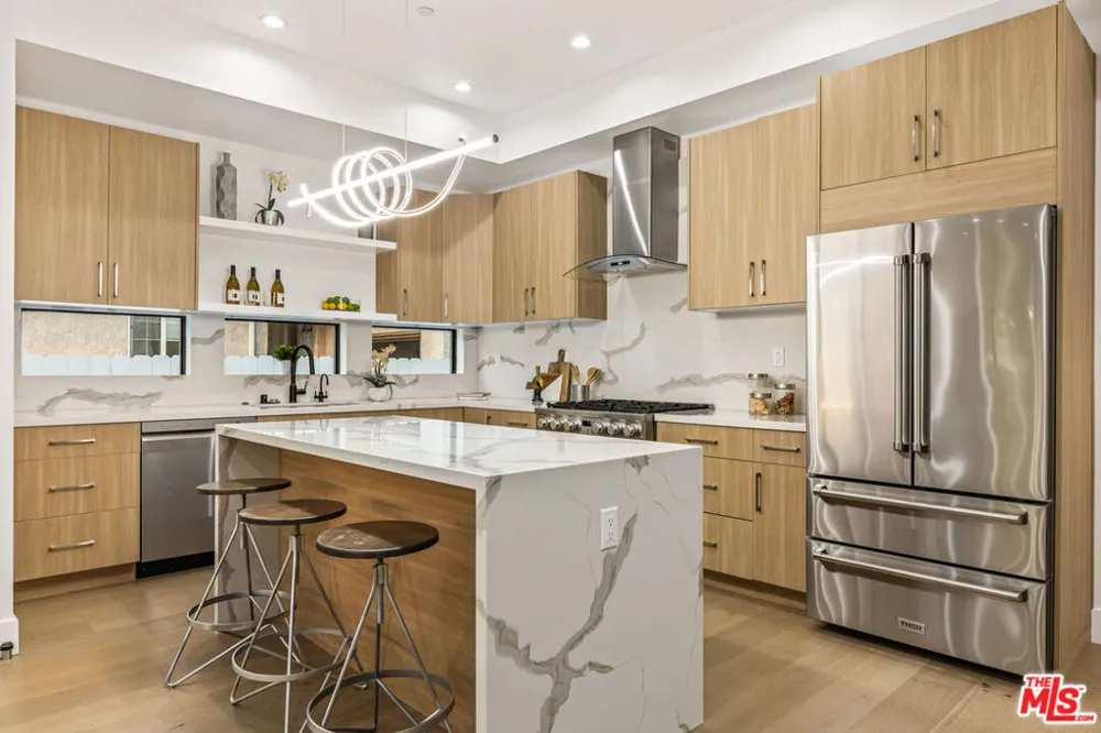 1170 S Lucerne Boulevard Los Angeles, CA 90019