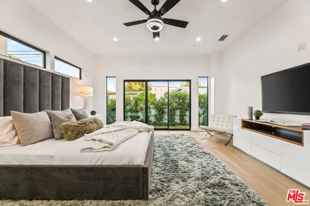 1170 S Lucerne Boulevard Los Angeles, CA 90019