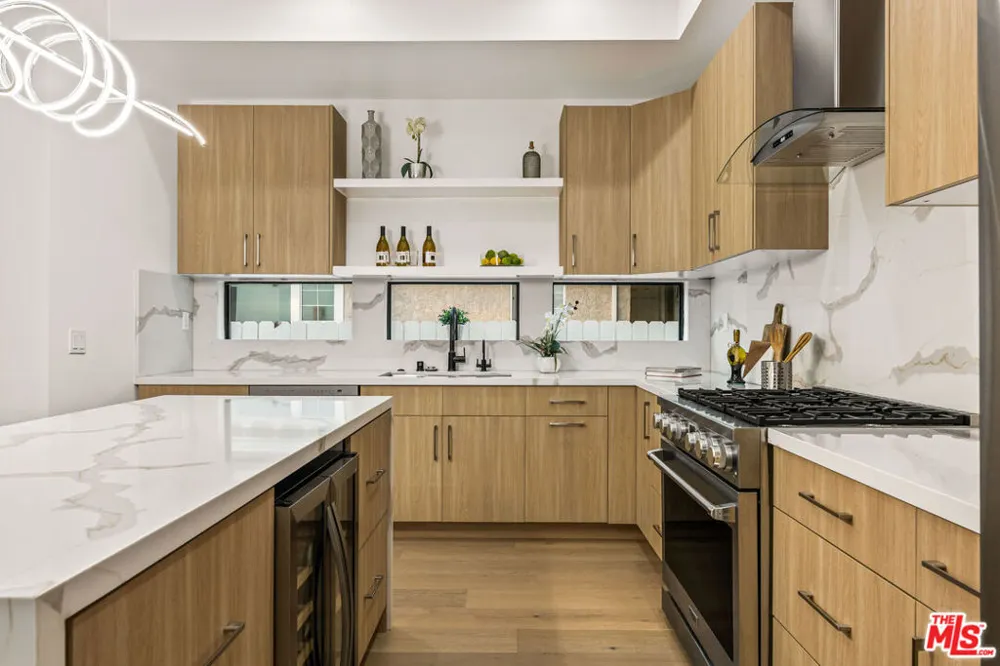 1170 S Lucerne Boulevard Los Angeles, CA 90019