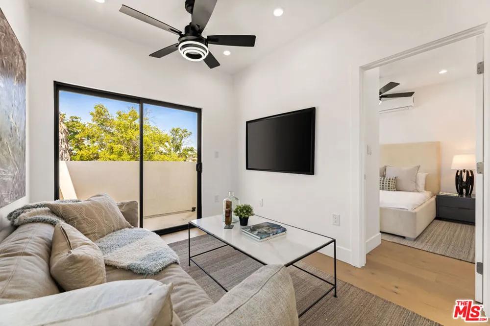 1170 S Lucerne Boulevard Los Angeles, CA 90019