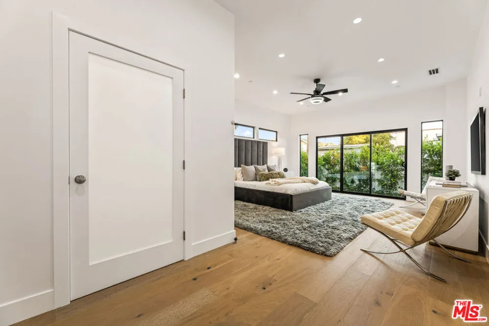 1170 S Lucerne Boulevard Los Angeles, CA 90019