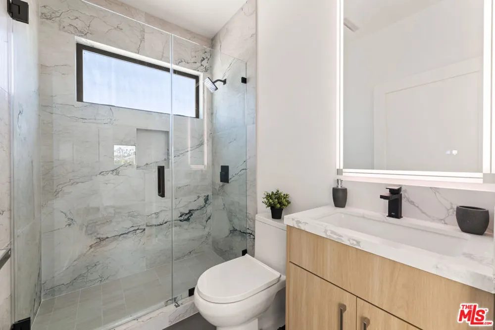 1170 S Lucerne Boulevard Los Angeles, CA 90019