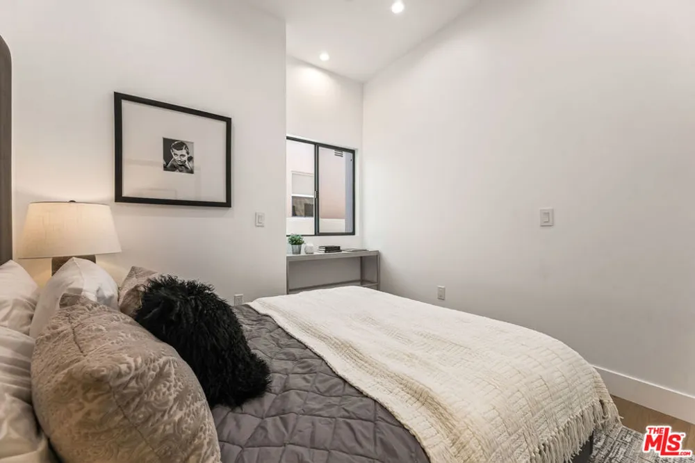 1170 S Lucerne Boulevard Los Angeles, CA 90019