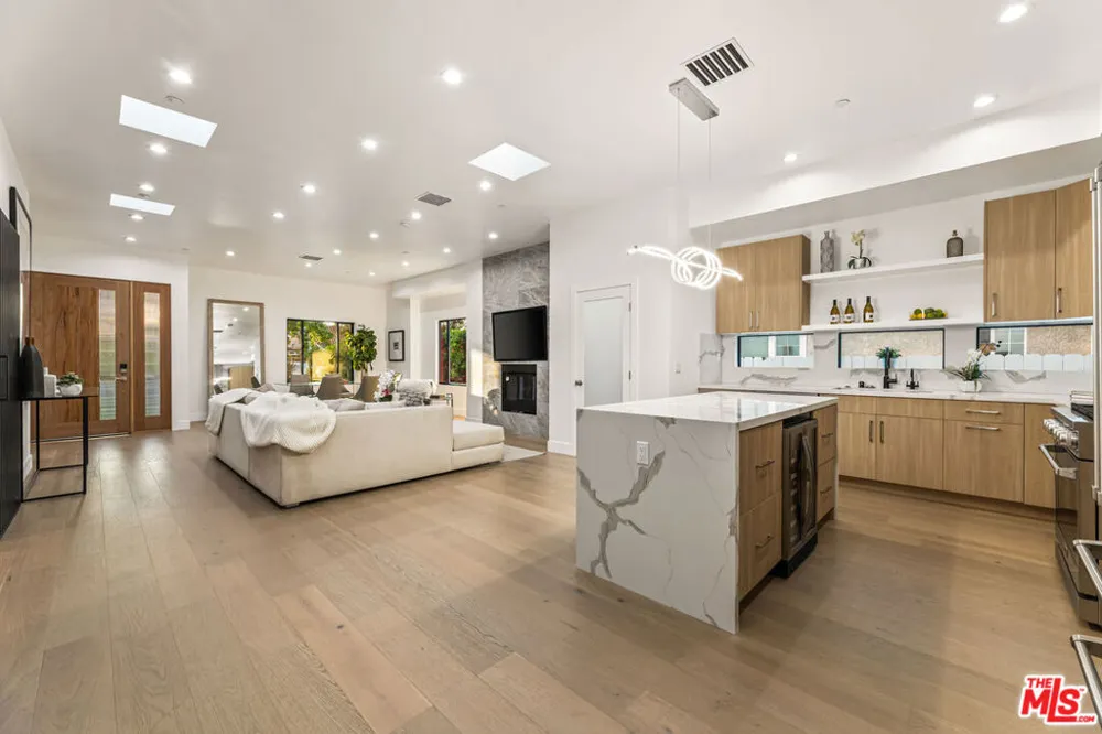 1170 S Lucerne Boulevard Los Angeles, CA 90019
