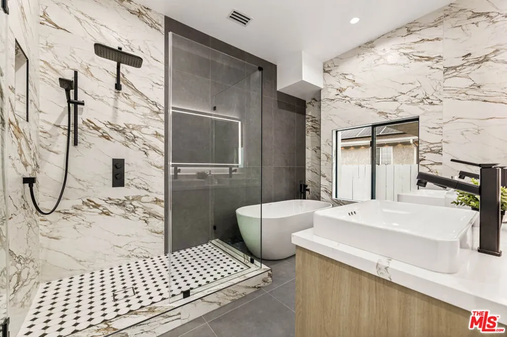 1170 S Lucerne Boulevard Los Angeles, CA 90019