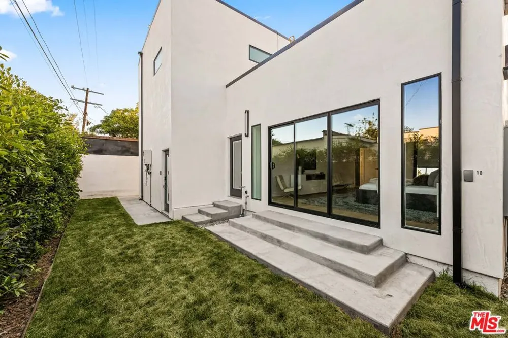 1170 S Lucerne Boulevard Los Angeles, CA 90019