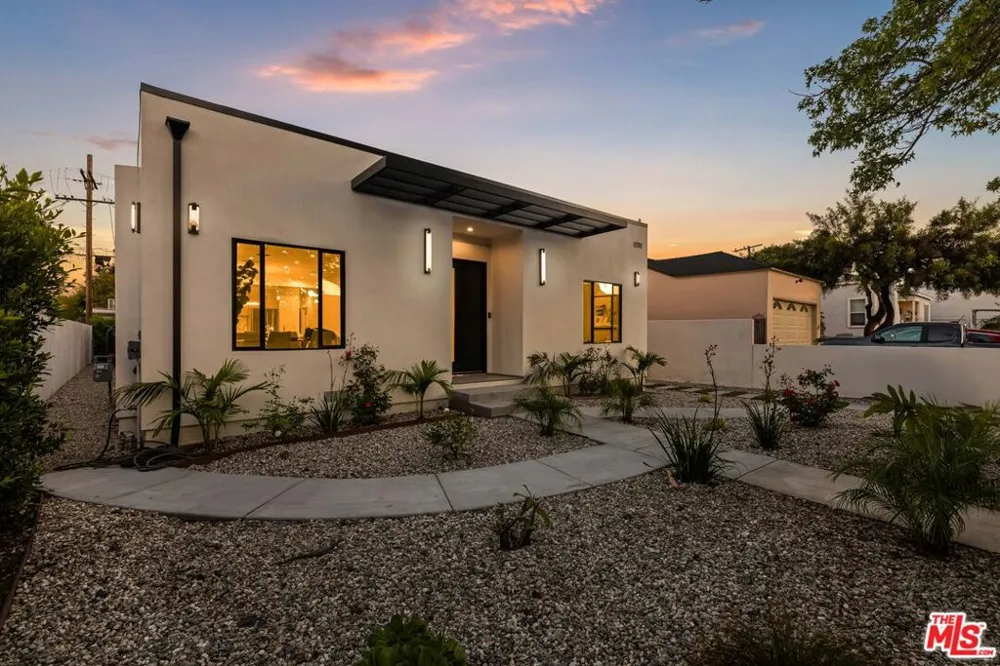 1170 S Lucerne Boulevard Los Angeles, CA 90019