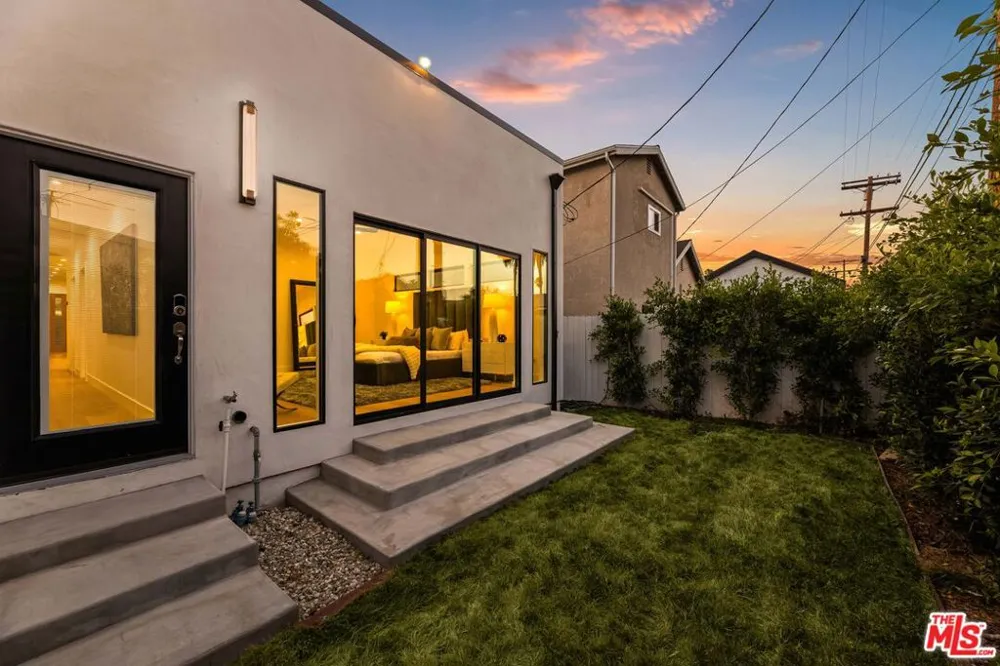 1170 S Lucerne Boulevard Los Angeles, CA 90019