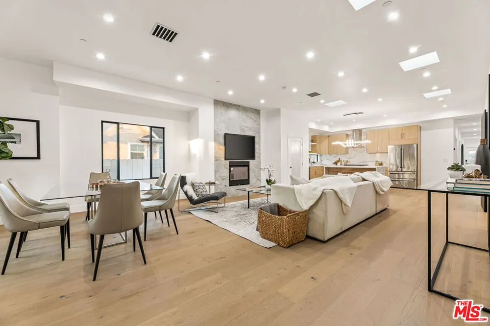 1170 S Lucerne Boulevard Los Angeles, CA 90019