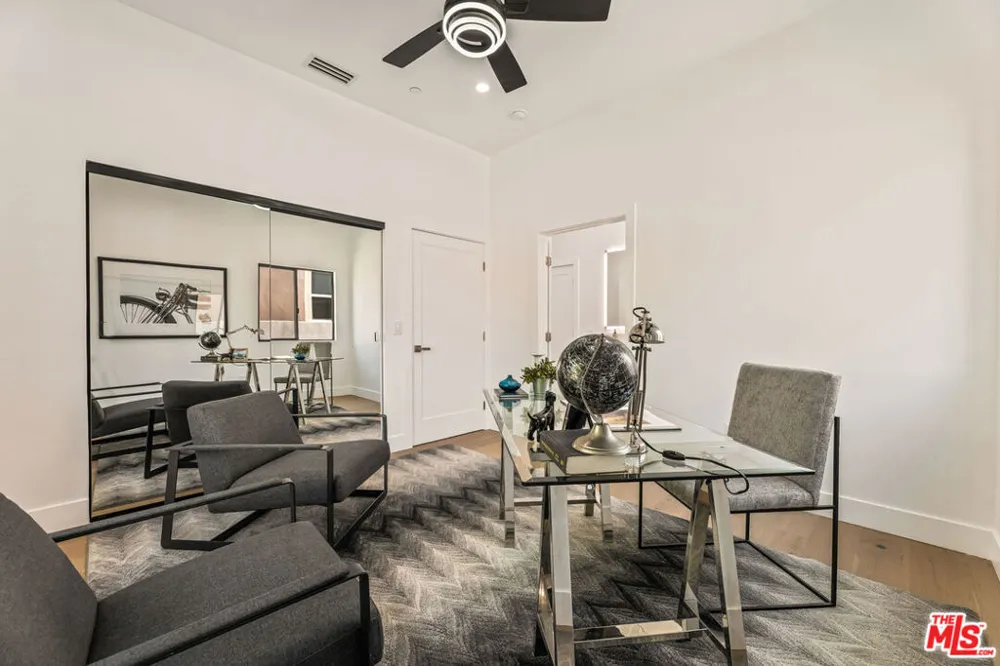 1170 S Lucerne Boulevard Los Angeles, CA 90019