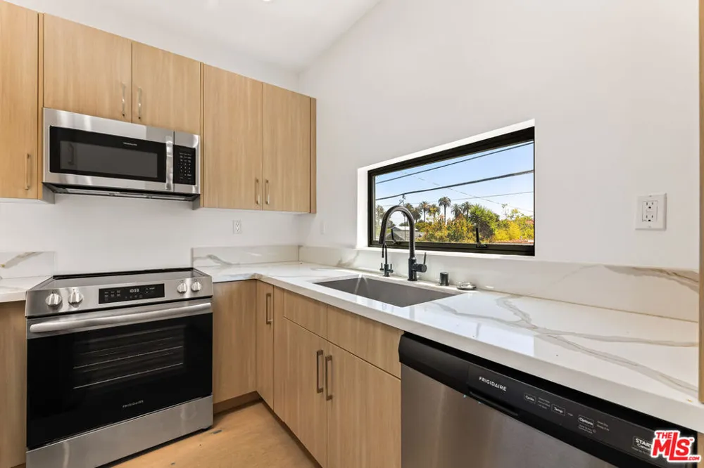 1170 S Lucerne Boulevard Los Angeles, CA 90019