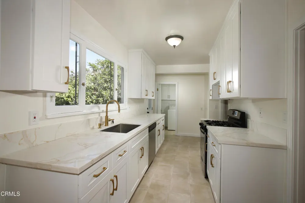 1233 Isabel Street Glendale, CA 91207