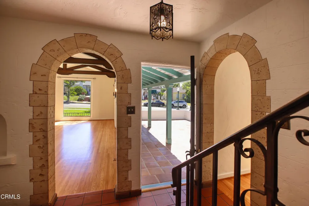 1233 Isabel Street Glendale, CA 91207