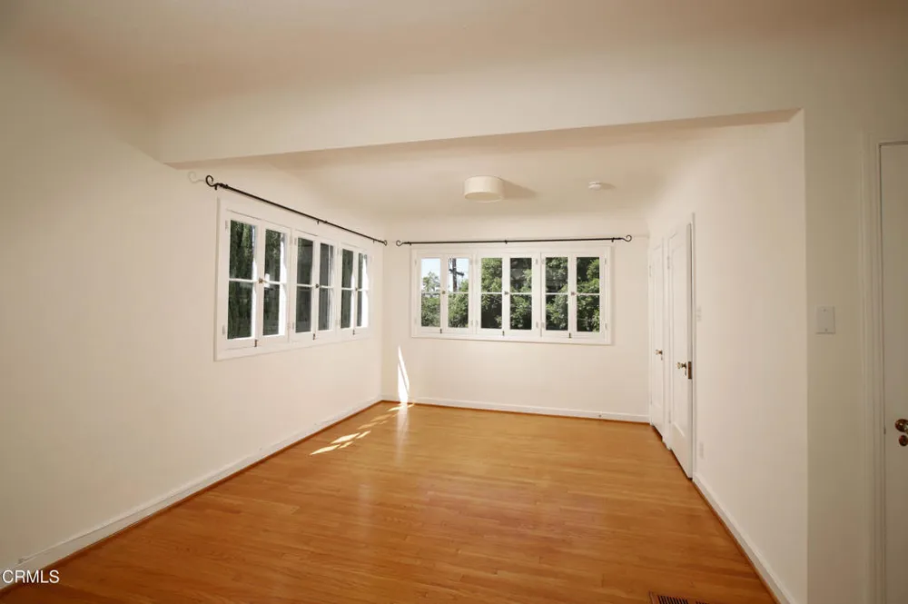 1233 Isabel Street Glendale, CA 91207